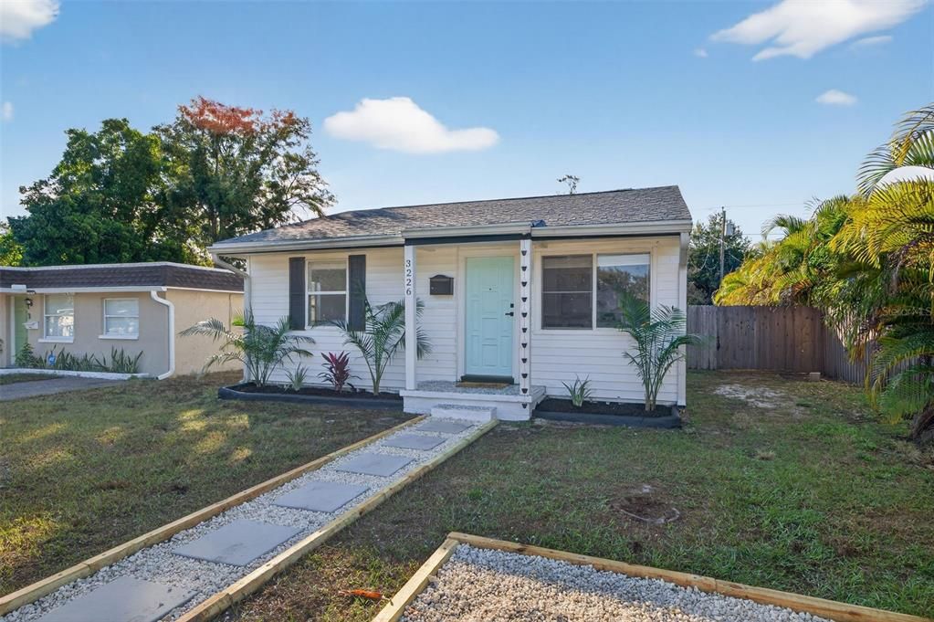 For Sale: $379,900 (3 beds, 2 baths, 1044 Square Feet)