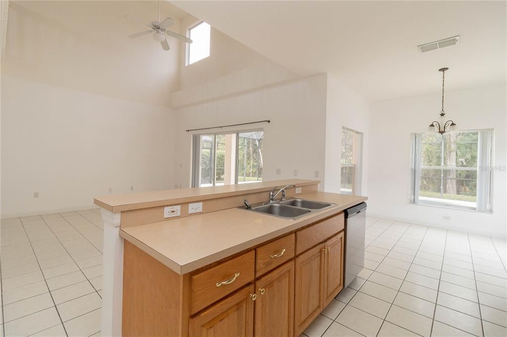 En Renta: $2,450 (4 camas, 3 baños, 2532 Pies cuadrados)