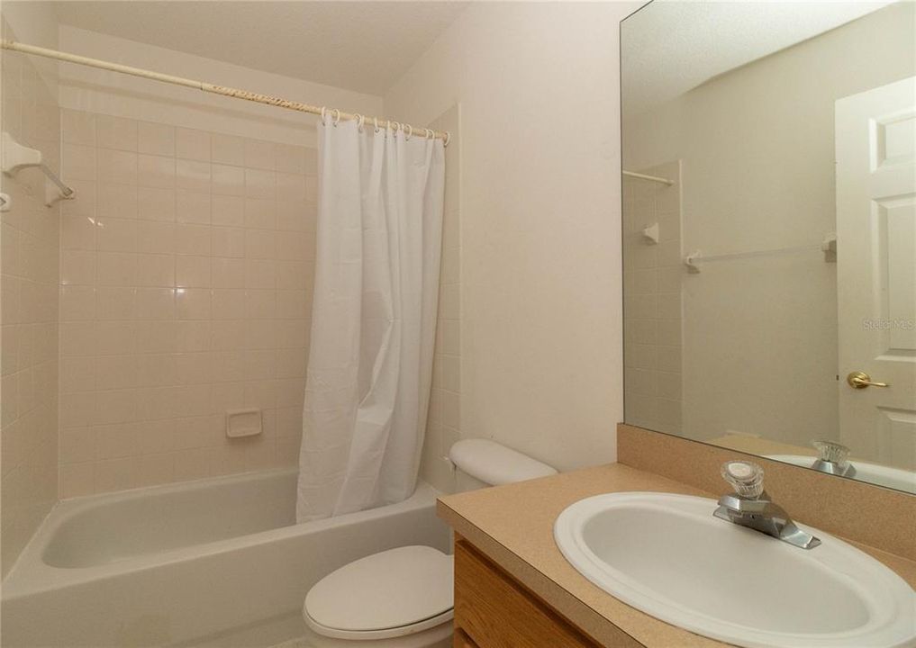 En Renta: $2,450 (4 camas, 3 baños, 2532 Pies cuadrados)