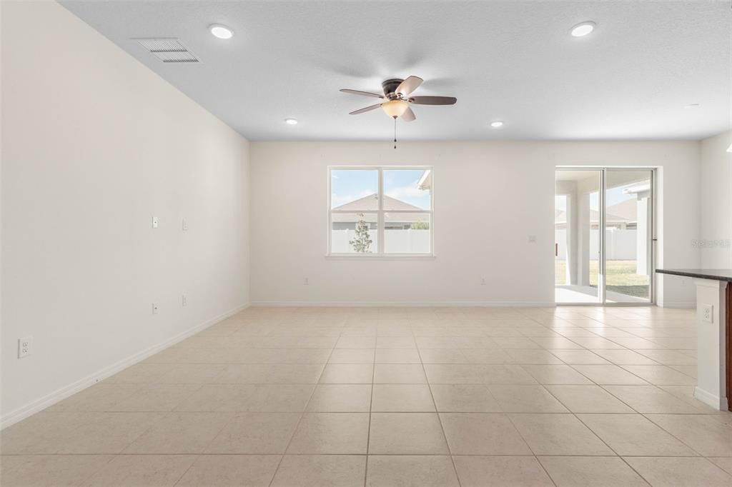 En Venta: $300,000 (3 camas, 2 baños, 1477 Pies cuadrados)