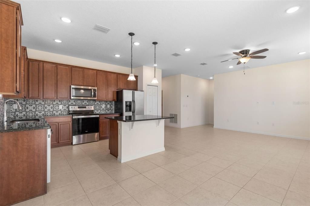 En Venta: $300,000 (3 camas, 2 baños, 1477 Pies cuadrados)