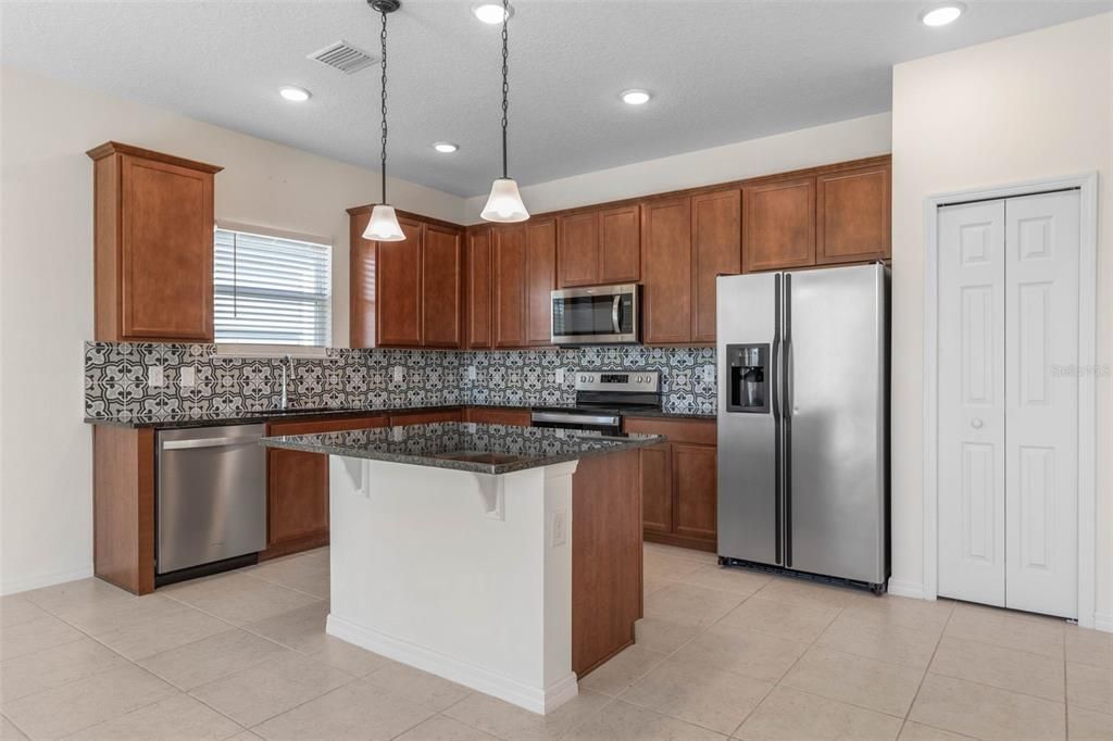 En Venta: $300,000 (3 camas, 2 baños, 1477 Pies cuadrados)