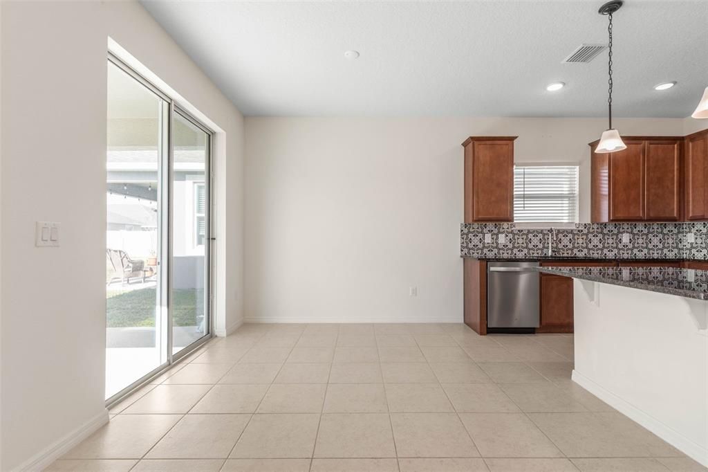 En Venta: $300,000 (3 camas, 2 baños, 1477 Pies cuadrados)