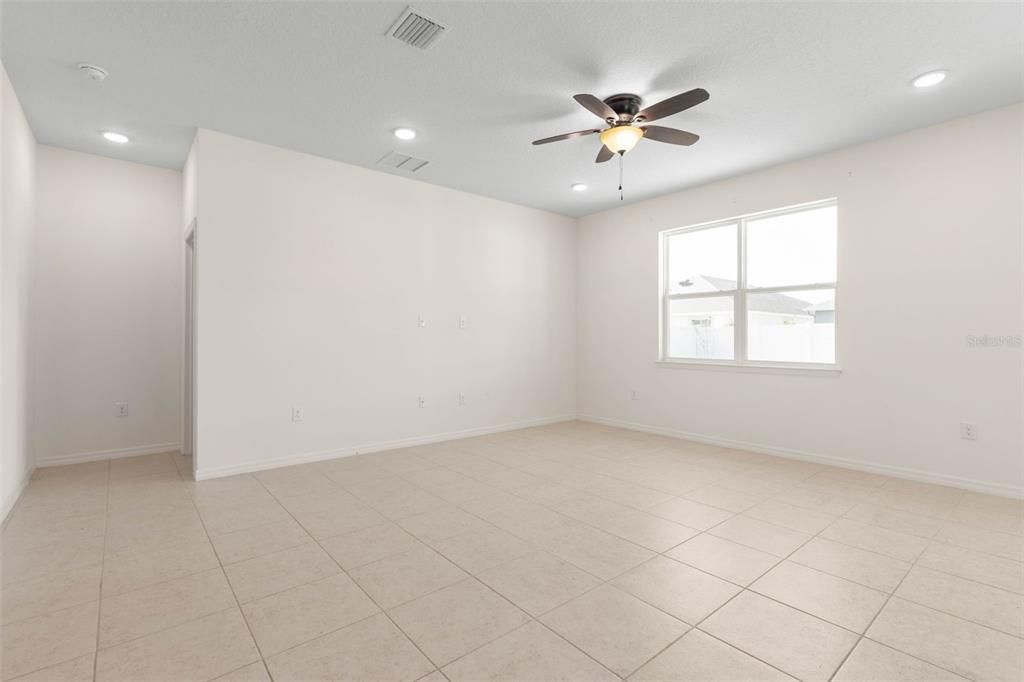 En Venta: $300,000 (3 camas, 2 baños, 1477 Pies cuadrados)