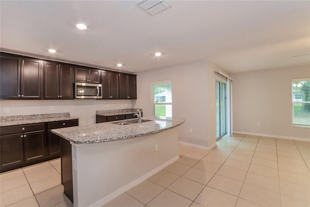 For Rent: $2,325 (5 beds, 3 baths, 1984 Square Feet)