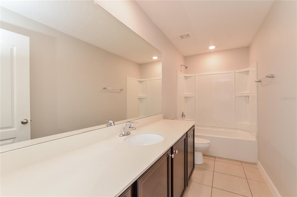 For Rent: $2,325 (5 beds, 3 baths, 1984 Square Feet)