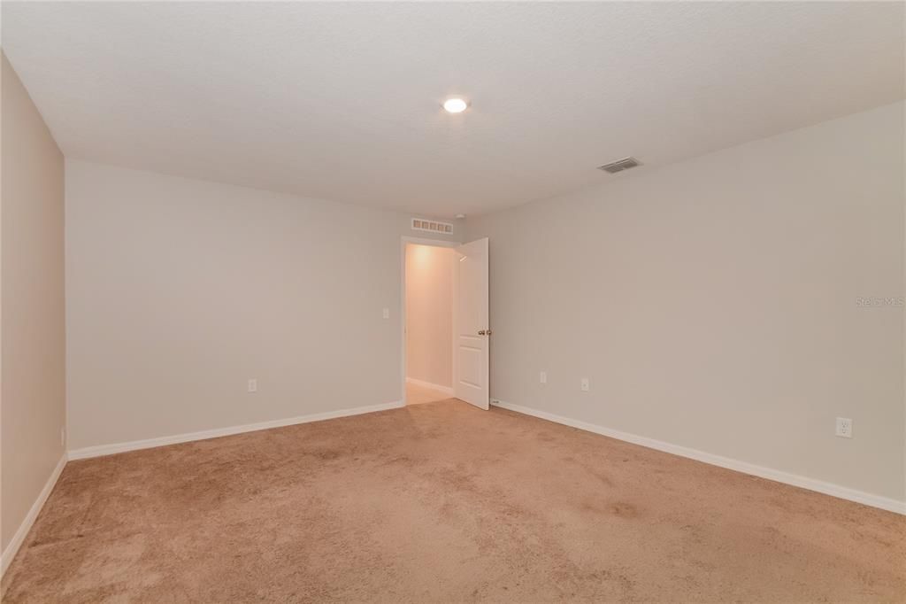 For Rent: $2,325 (5 beds, 3 baths, 1984 Square Feet)