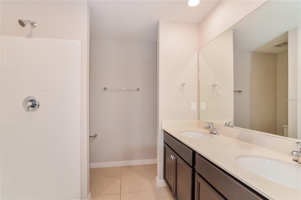 For Rent: $2,325 (5 beds, 3 baths, 1984 Square Feet)