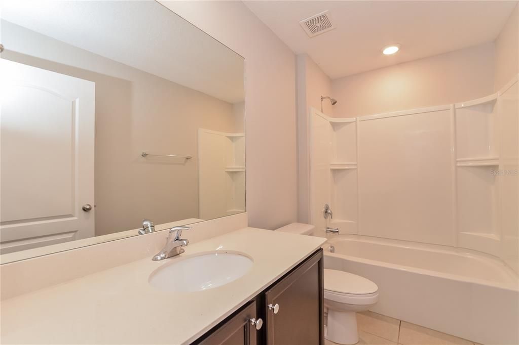 For Rent: $2,325 (5 beds, 3 baths, 1984 Square Feet)