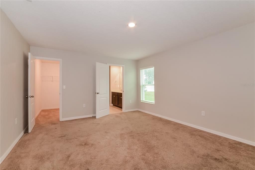 For Rent: $2,325 (5 beds, 3 baths, 1984 Square Feet)