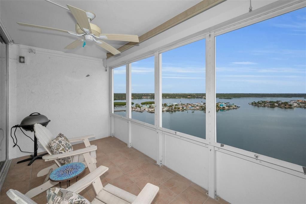 For Sale: $499,900 (2 beds, 2 baths, 1345 Square Feet)