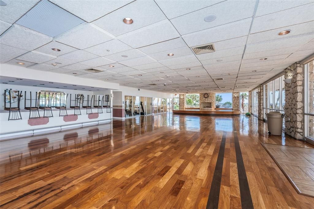 For Sale: $499,900 (2 beds, 2 baths, 1345 Square Feet)