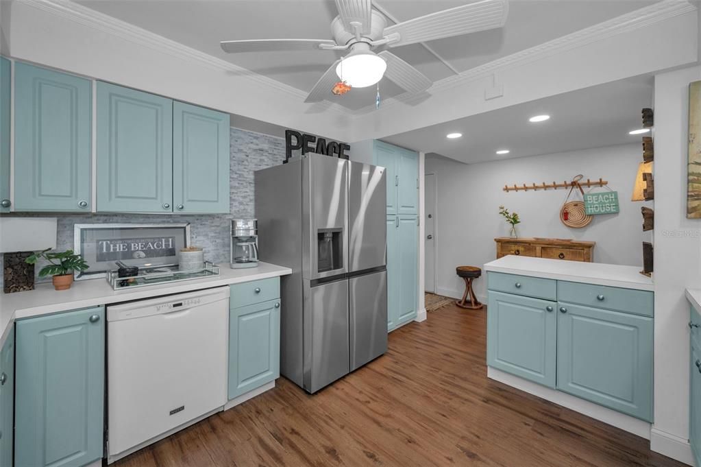 For Sale: $499,900 (2 beds, 2 baths, 1345 Square Feet)