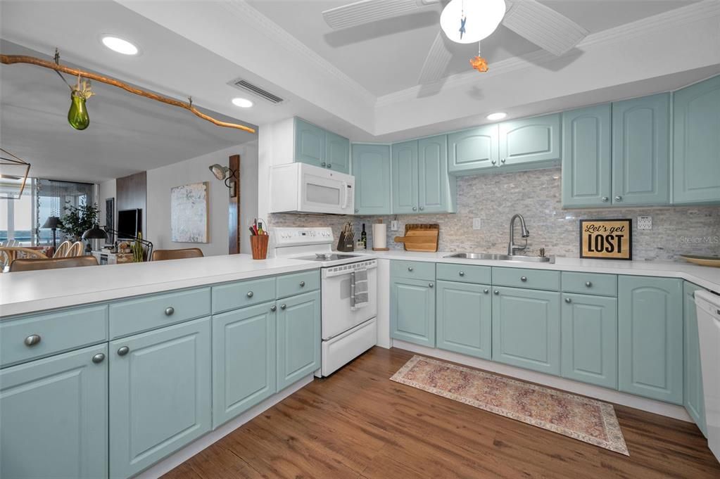 For Sale: $499,900 (2 beds, 2 baths, 1345 Square Feet)