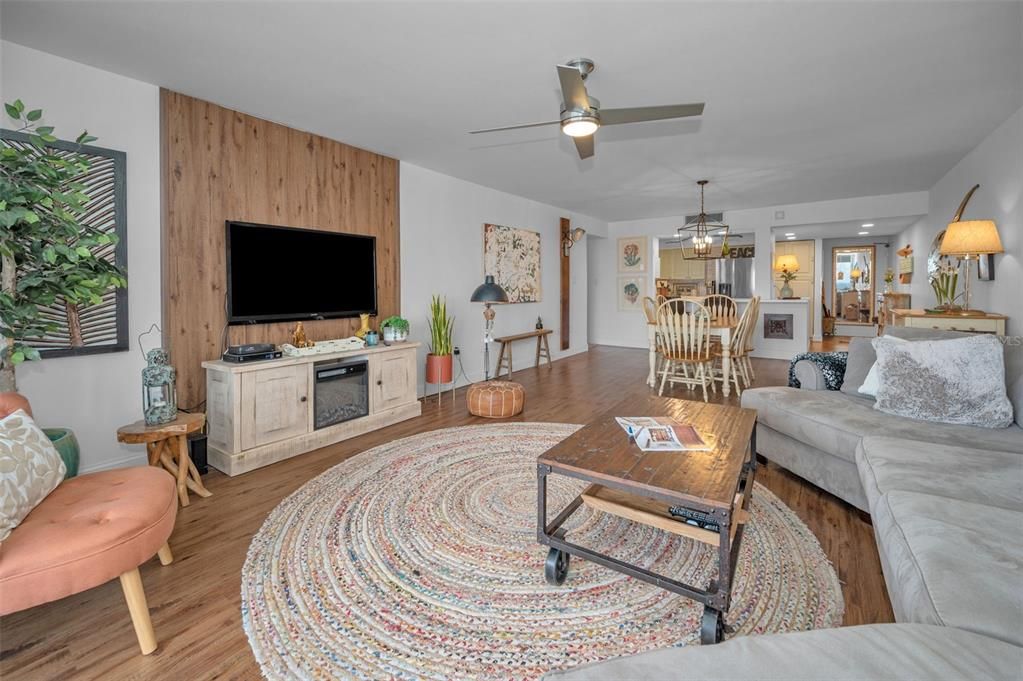 For Sale: $499,900 (2 beds, 2 baths, 1345 Square Feet)