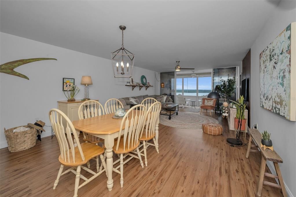 For Sale: $499,900 (2 beds, 2 baths, 1345 Square Feet)