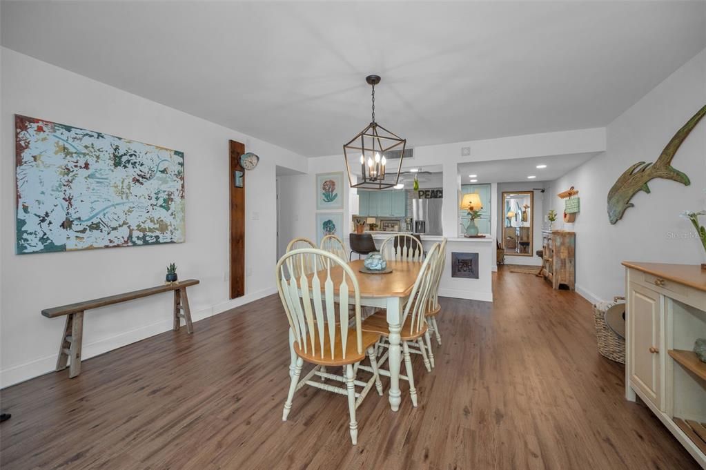 For Sale: $499,900 (2 beds, 2 baths, 1345 Square Feet)