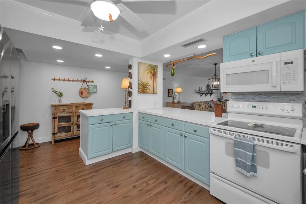 For Sale: $499,900 (2 beds, 2 baths, 1345 Square Feet)