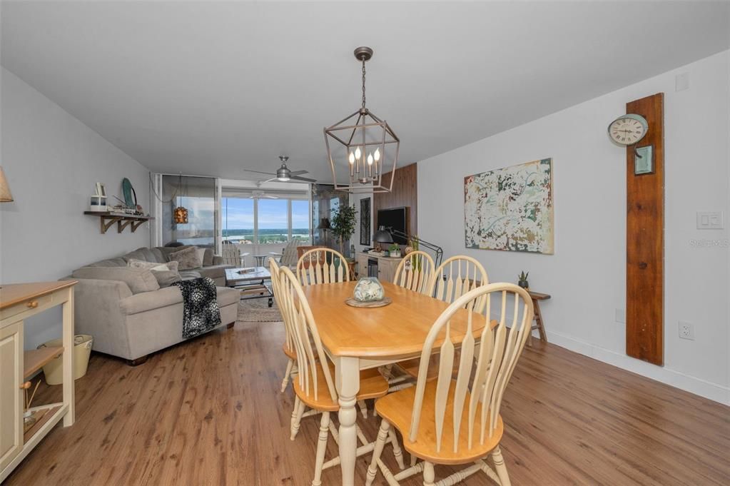 For Sale: $499,900 (2 beds, 2 baths, 1345 Square Feet)