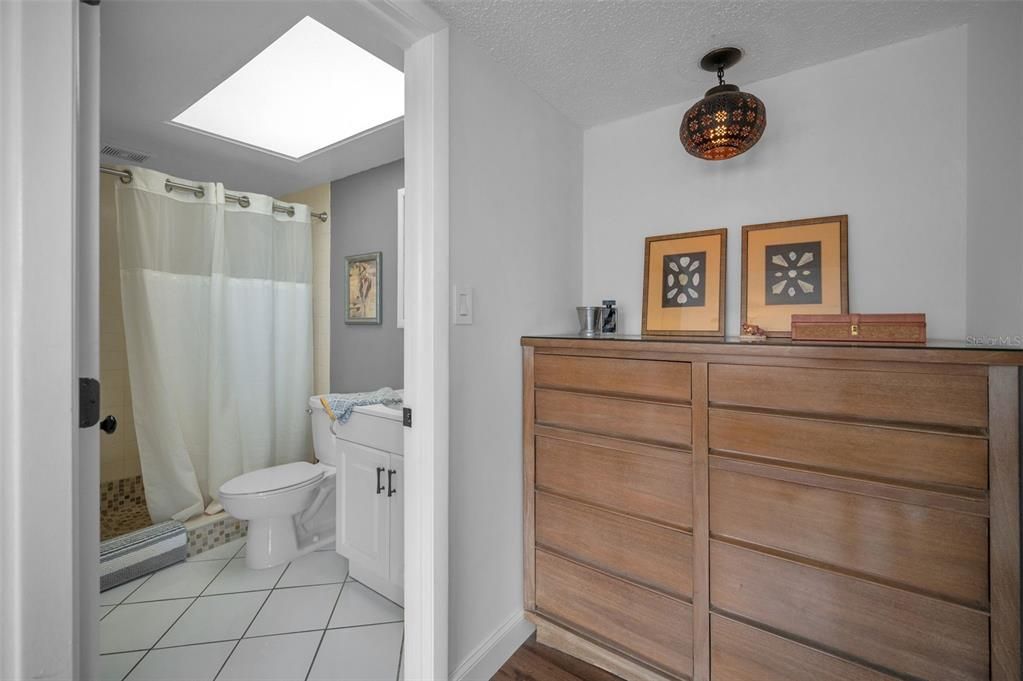 For Sale: $499,900 (2 beds, 2 baths, 1345 Square Feet)