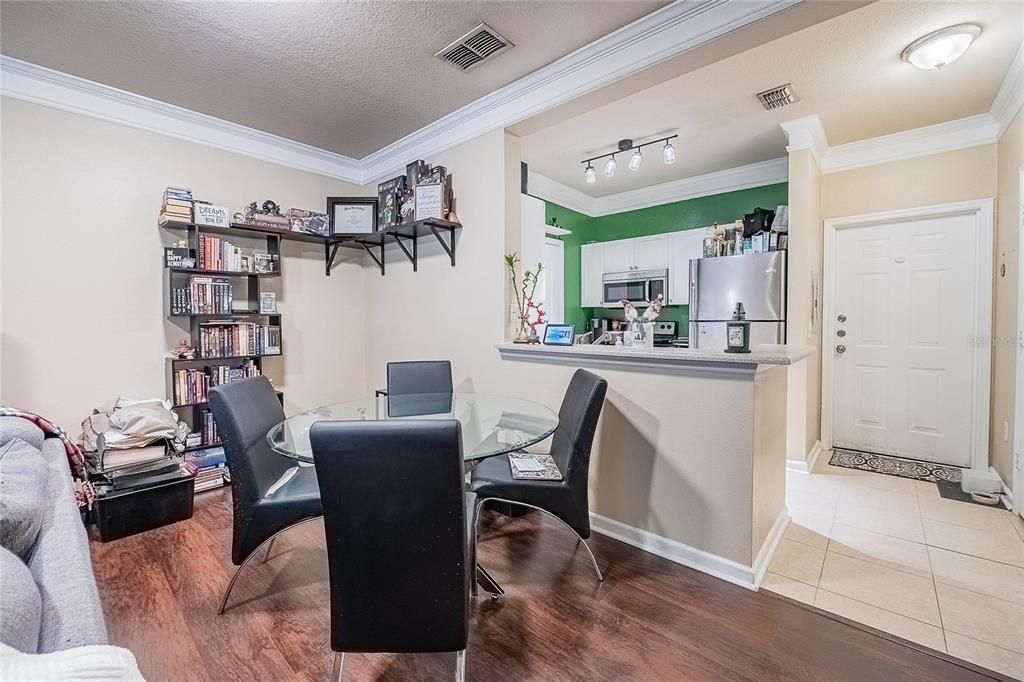 For Sale: $206,000 (1 beds, 1 baths, 621 Square Feet)