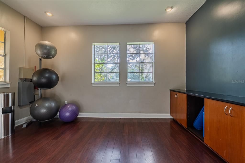 For Sale: $206,000 (1 beds, 1 baths, 621 Square Feet)