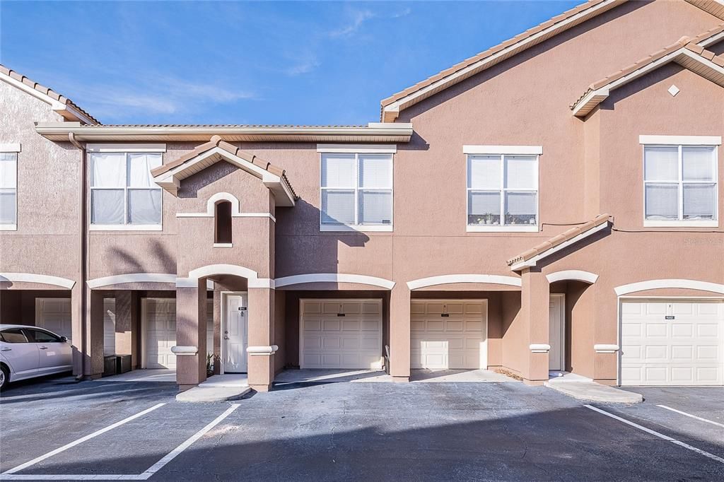 For Sale: $206,000 (1 beds, 1 baths, 621 Square Feet)