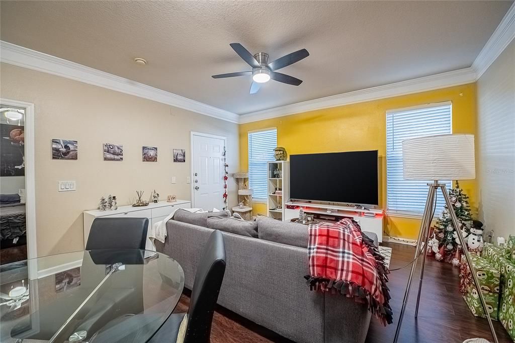 For Sale: $206,000 (1 beds, 1 baths, 621 Square Feet)