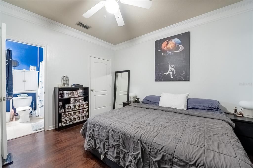 For Sale: $206,000 (1 beds, 1 baths, 621 Square Feet)