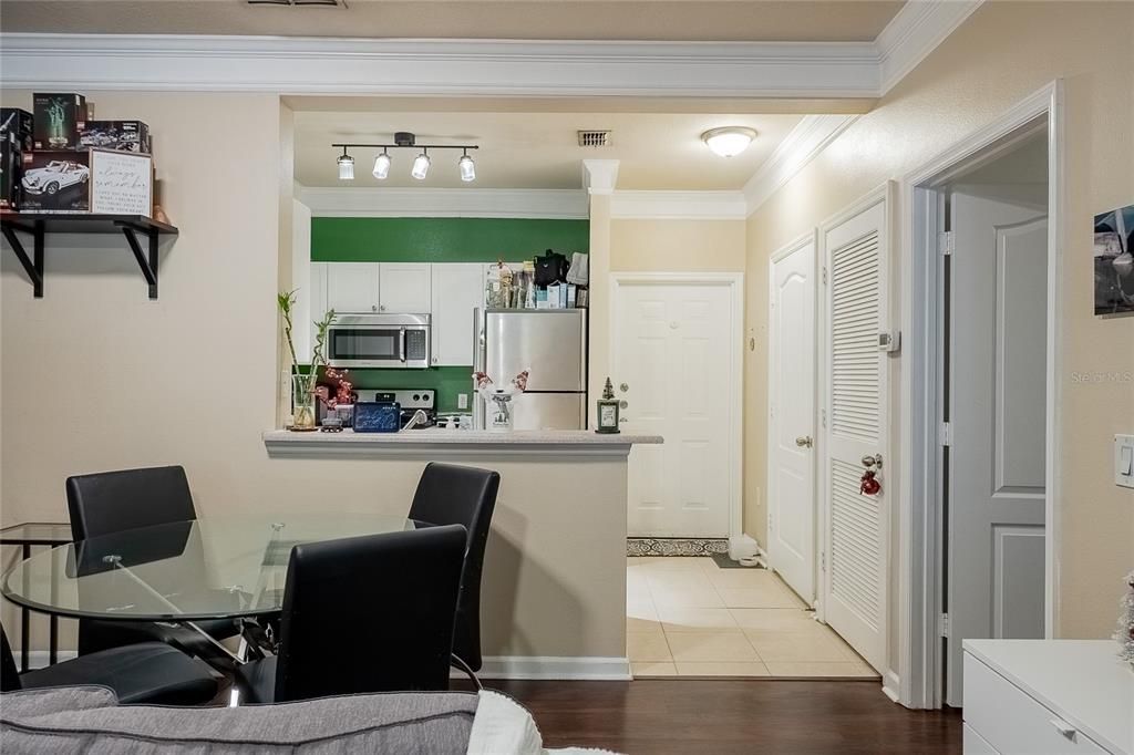 For Sale: $206,000 (1 beds, 1 baths, 621 Square Feet)