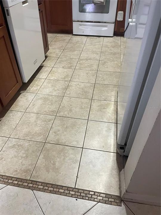 待售: $779,999 (8 贝兹, 6 浴室, 4330 平方英尺)