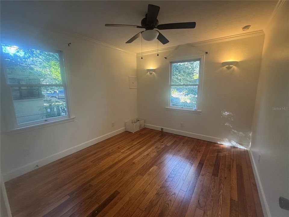 For Rent: $2,100 (3 beds, 1 baths, 850 Square Feet)