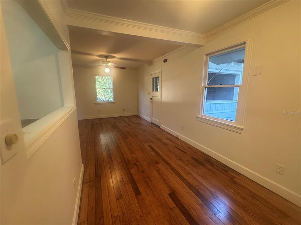 For Rent: $2,100 (3 beds, 1 baths, 850 Square Feet)