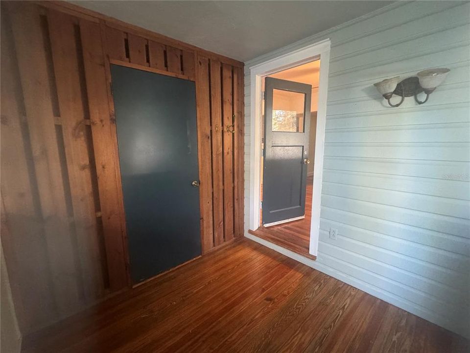 For Rent: $2,100 (3 beds, 1 baths, 850 Square Feet)