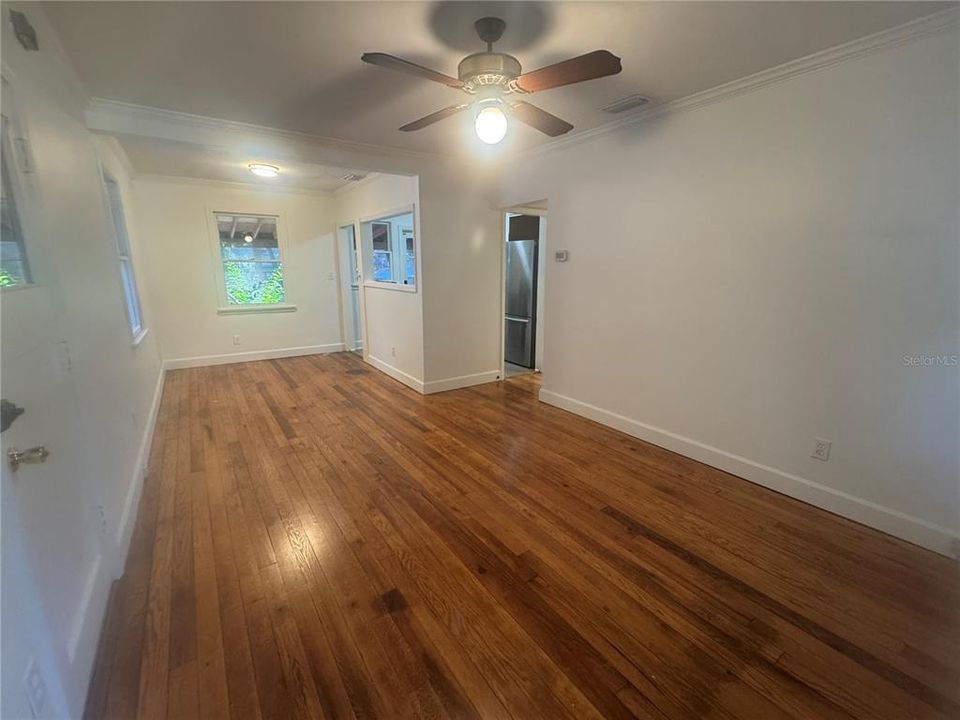 For Rent: $2,100 (3 beds, 1 baths, 850 Square Feet)