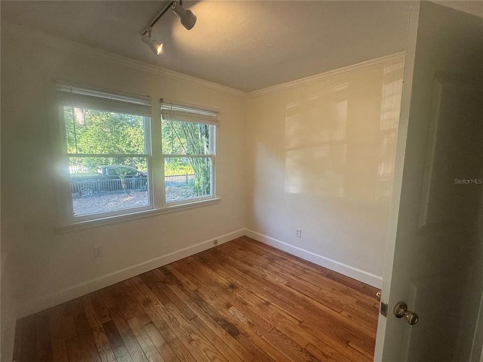 For Rent: $2,100 (3 beds, 1 baths, 850 Square Feet)