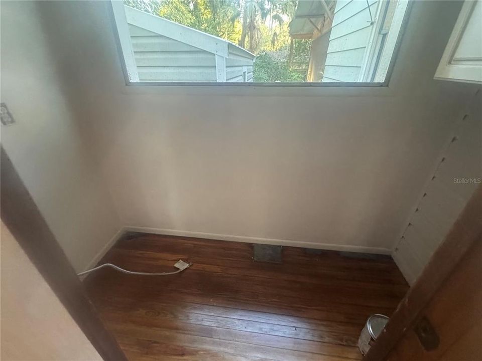 For Rent: $2,100 (3 beds, 1 baths, 850 Square Feet)