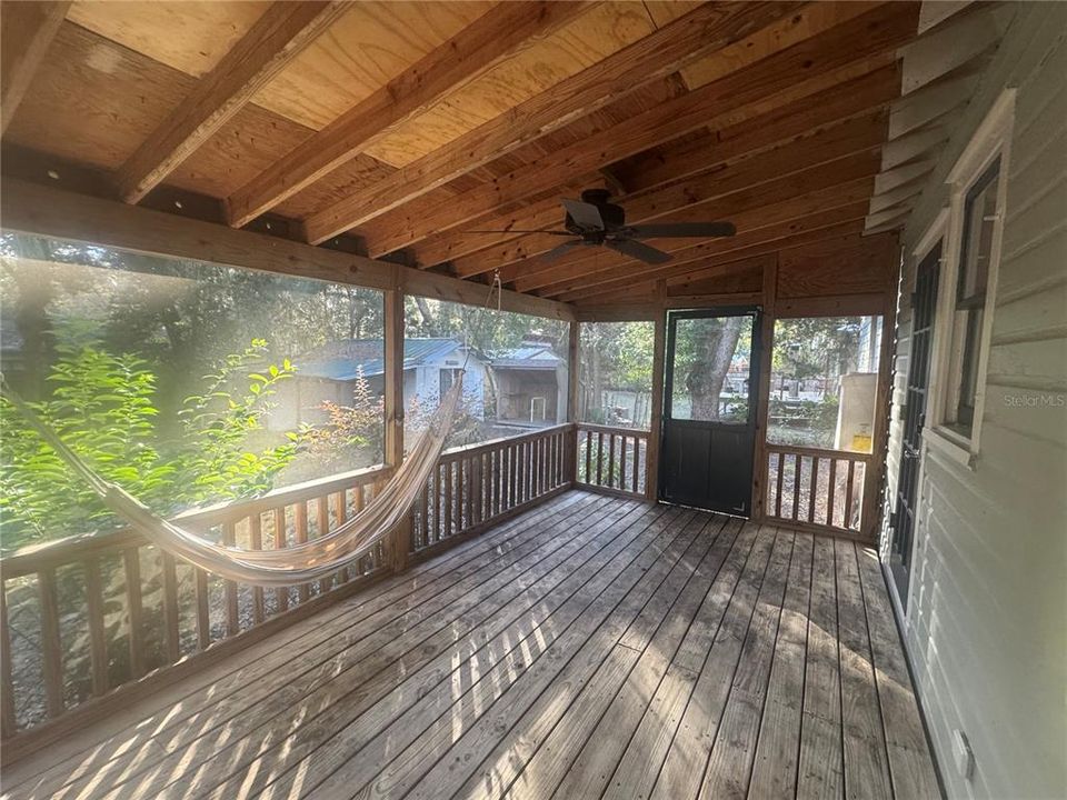 For Rent: $2,100 (3 beds, 1 baths, 850 Square Feet)