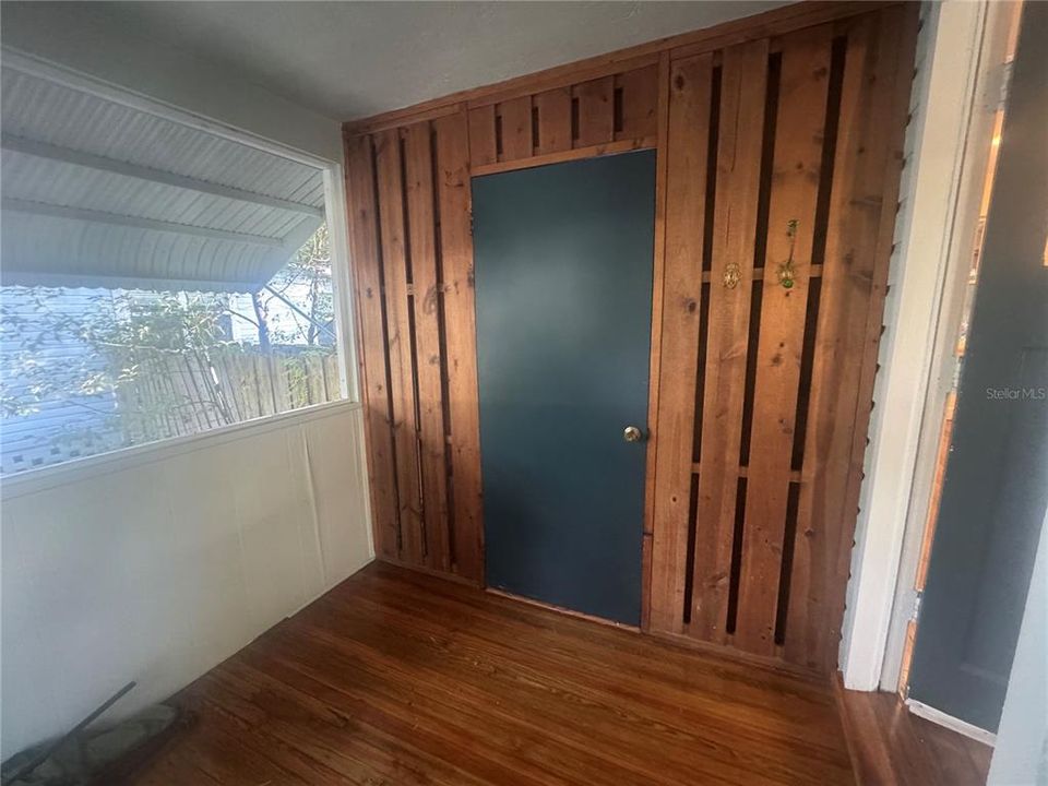 For Rent: $2,100 (3 beds, 1 baths, 850 Square Feet)