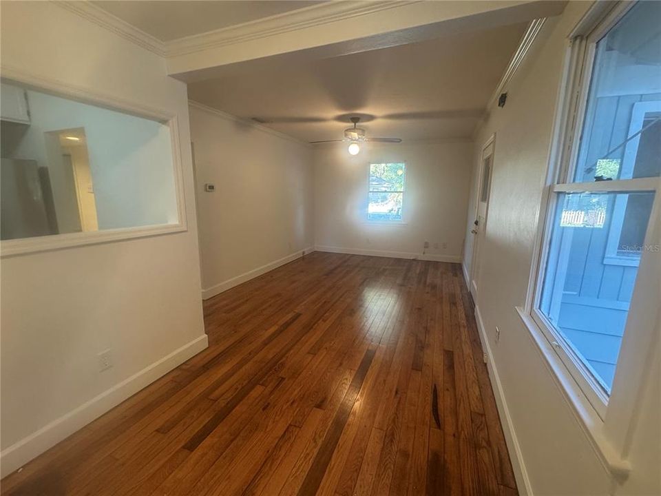 For Rent: $2,100 (3 beds, 1 baths, 850 Square Feet)