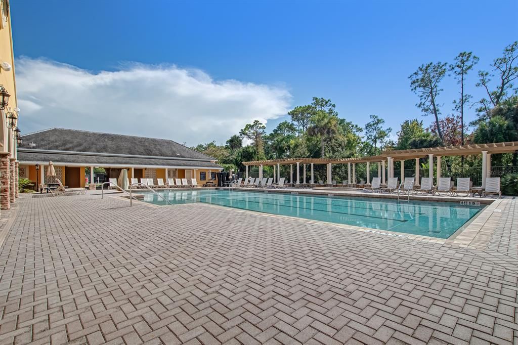 En Venta: $678,900 (5 camas, 3 baños, 2876 Pies cuadrados)