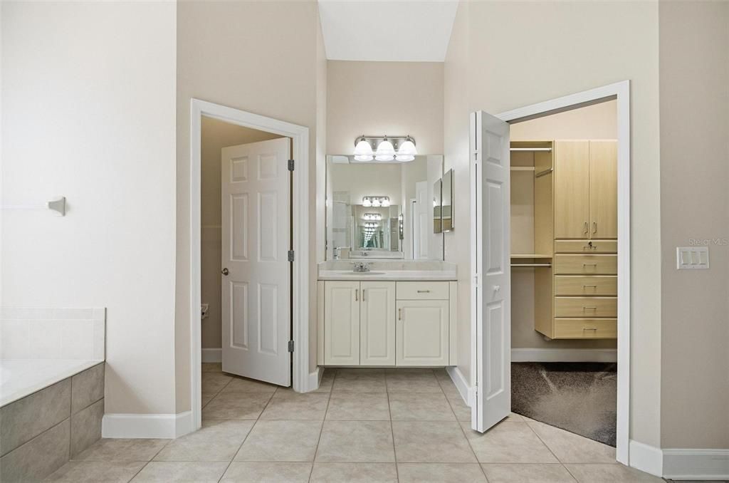 En Venta: $678,900 (5 camas, 3 baños, 2876 Pies cuadrados)