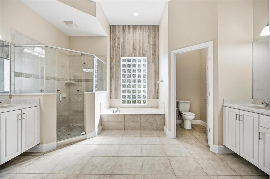 En Venta: $678,900 (5 camas, 3 baños, 2876 Pies cuadrados)