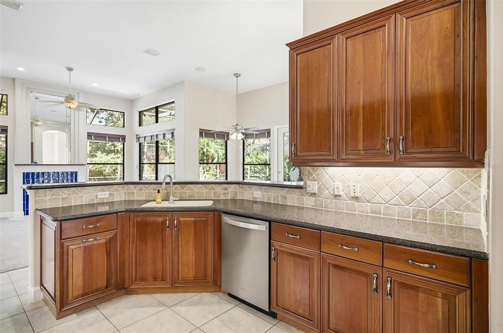 En Venta: $678,900 (5 camas, 3 baños, 2876 Pies cuadrados)