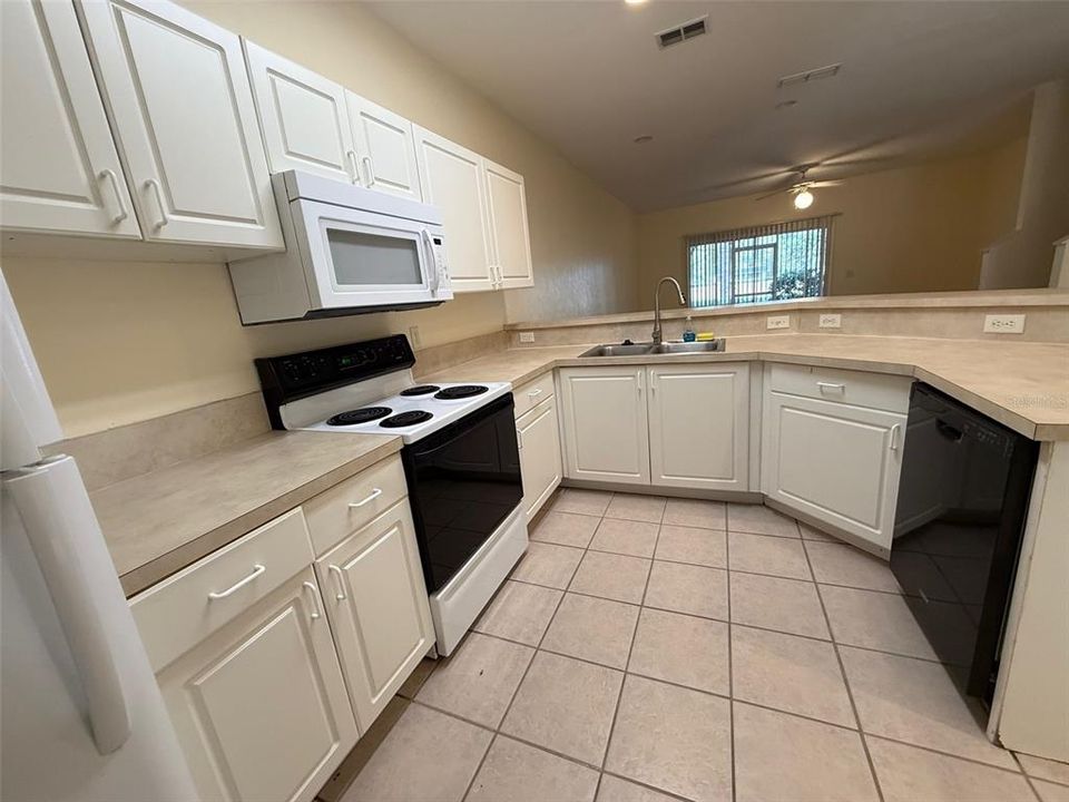 For Sale: $205,000 (2 beds, 2 baths, 1465 Square Feet)
