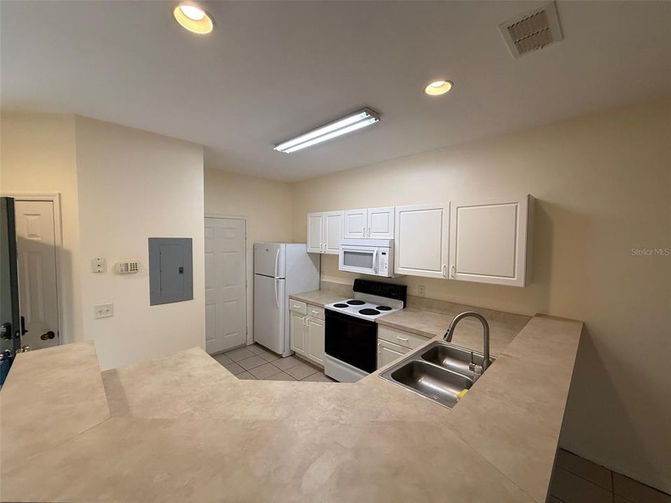 For Sale: $205,000 (2 beds, 2 baths, 1465 Square Feet)