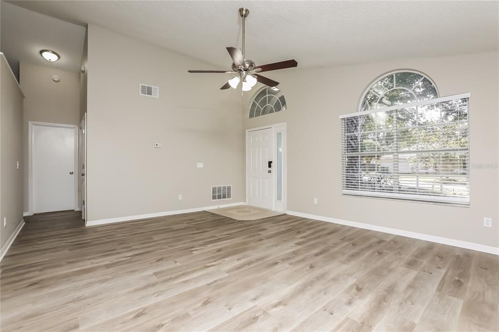For Rent: $2,140 (3 beds, 2 baths, 1548 Square Feet)