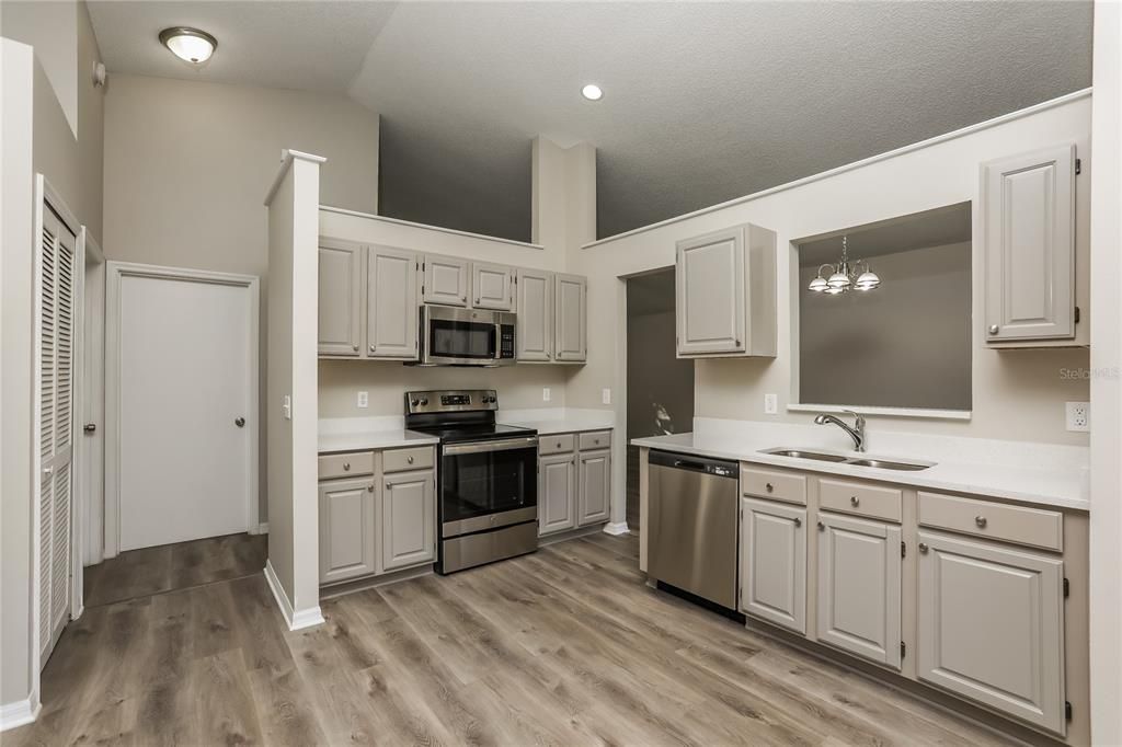 For Rent: $2,140 (3 beds, 2 baths, 1548 Square Feet)