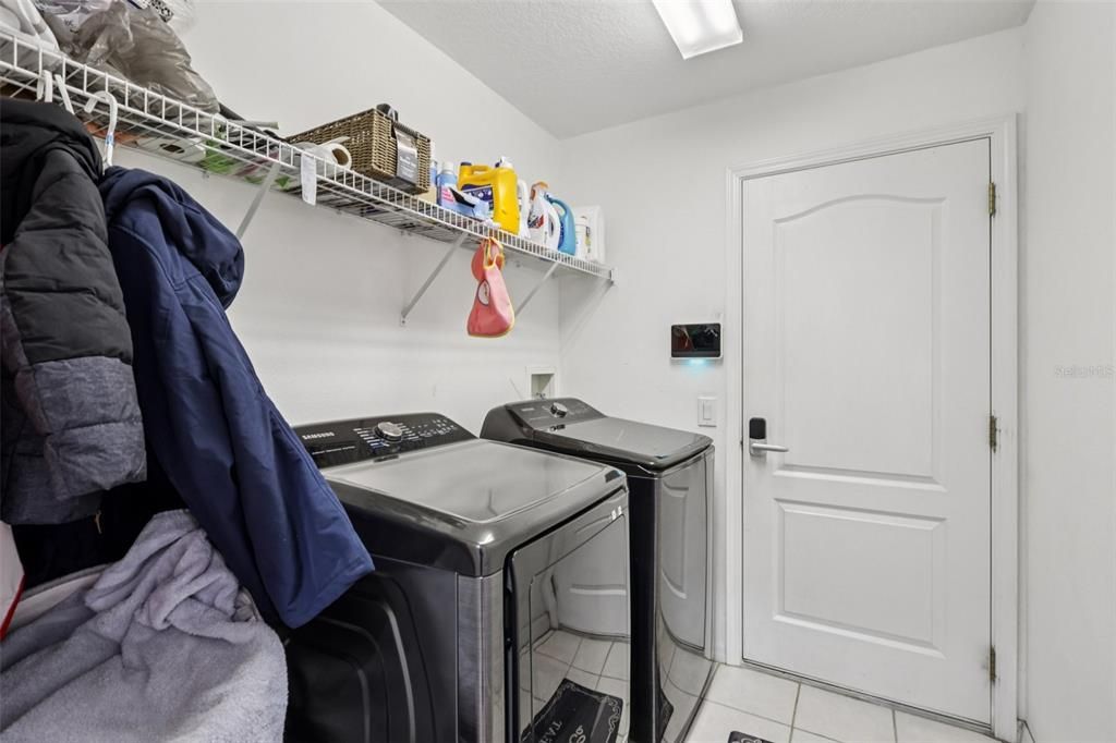 En Venta: $349,999 (4 camas, 2 baños, 1980 Pies cuadrados)