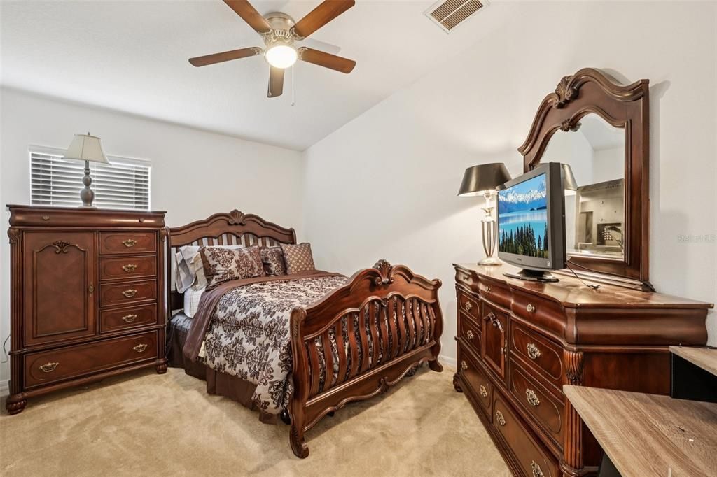 En Venta: $349,999 (4 camas, 2 baños, 1980 Pies cuadrados)